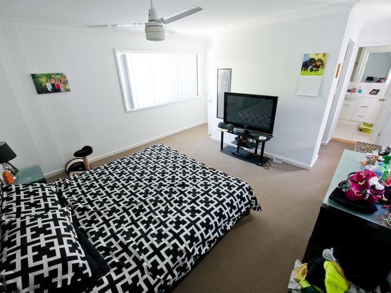 2/85 Whiting Street, Labrador QLD 4215
