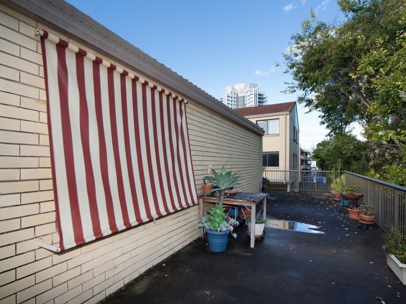 11/25 Ahern Street, Labrador QLD 4215