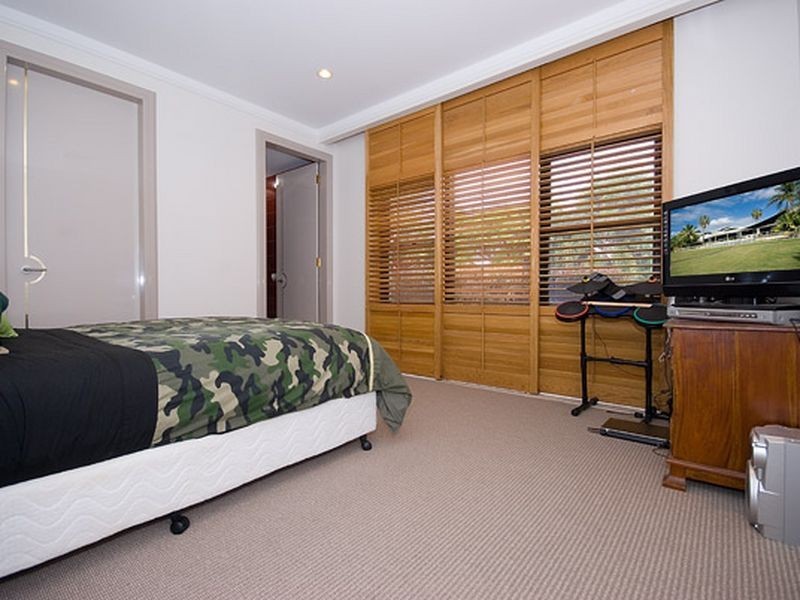 11 River Cove Place, Helensvale QLD 4212