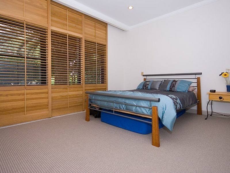 11 River Cove Place, Helensvale QLD 4212