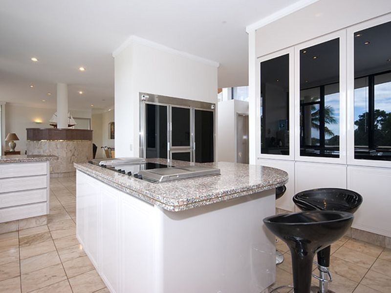 11 River Cove Place, Helensvale QLD 4212