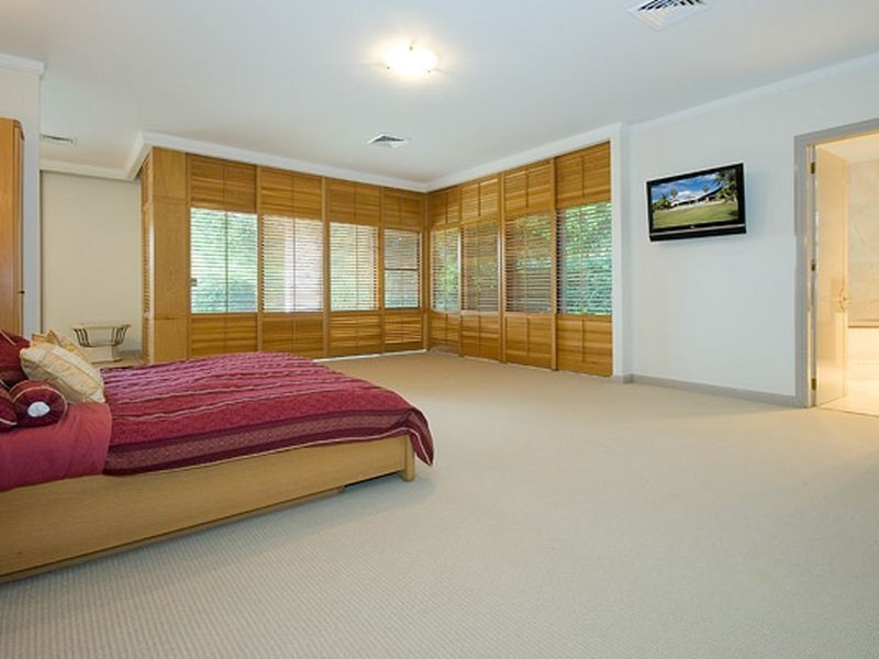 11 River Cove Place, Helensvale QLD 4212