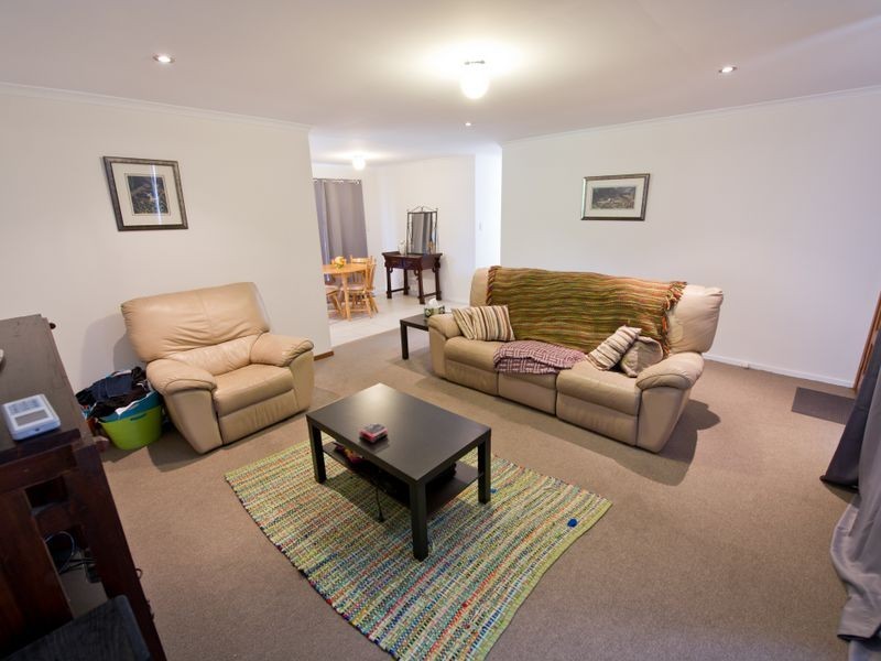 2/153 Government Road, Labrador QLD 4215