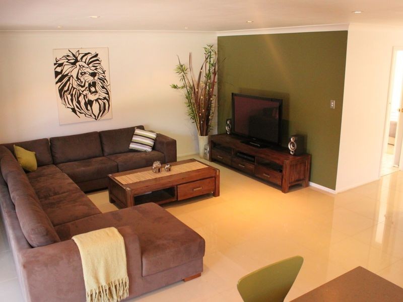 2/4 Kenny Drive, Labrador QLD 4215