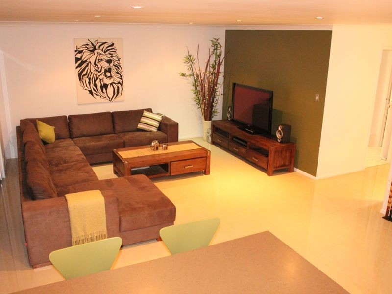 2/4 Kenny Drive, Labrador QLD 4215