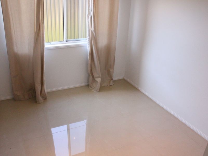 2/4 Kenny Drive, Labrador QLD 4215