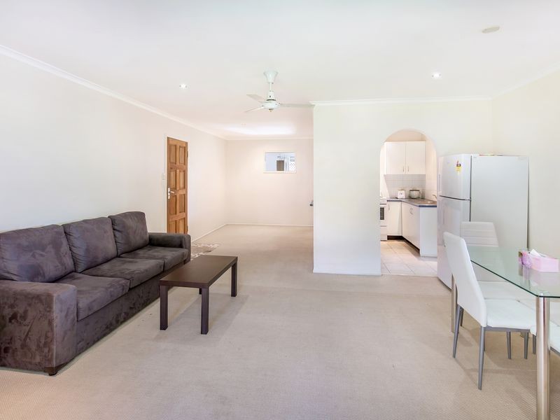 7/4 Sunshine Court, Labrador QLD 4215