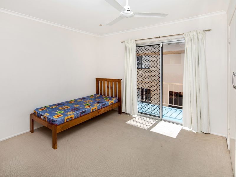 7/4 Sunshine Court, Labrador QLD 4215