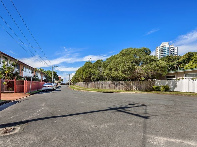 7/4 Sunshine Court, Labrador QLD 4215