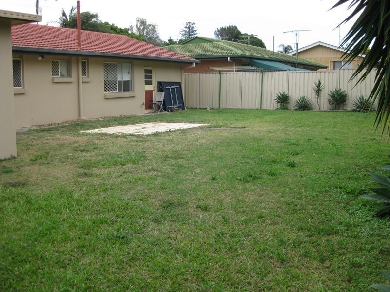 1 The Glade, Labrador QLD 4215
