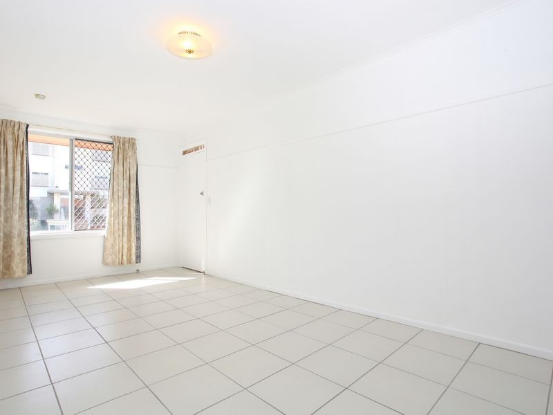 1 & 2/8 Phillip Street, Labrador QLD 4215