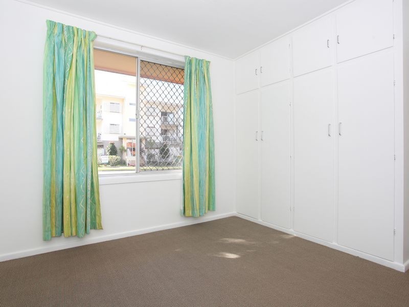 1 & 2/8 Phillip Street, Labrador QLD 4215