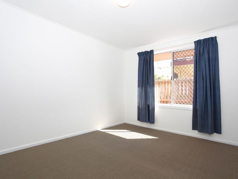 1 & 2/8 Phillip Street, Labrador QLD 4215