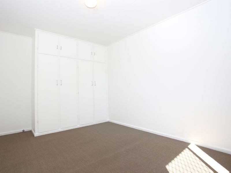 1 & 2/8 Phillip Street, Labrador QLD 4215