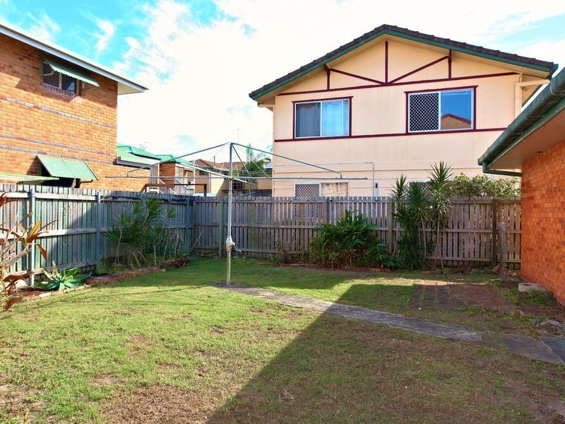 1 & 2/8 Phillip Street, Labrador QLD 4215