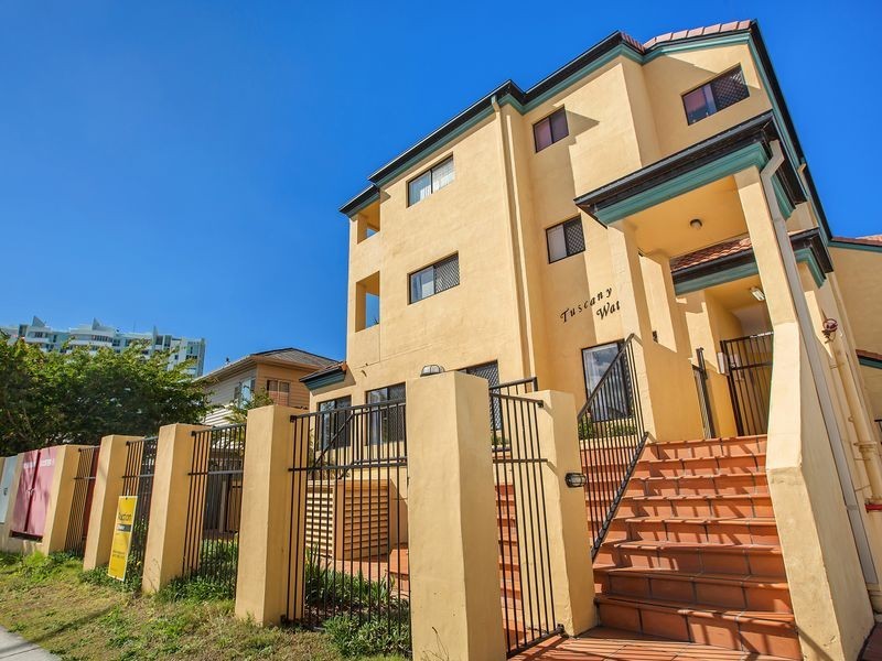 1/143 Frank Street, Labrador QLD 4215