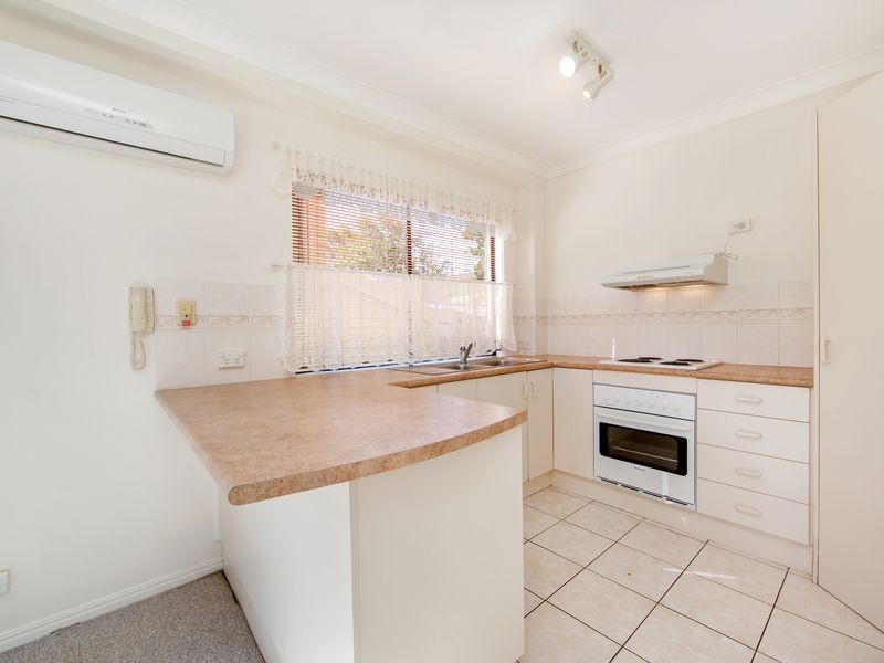 1/143 Frank Street, Labrador QLD 4215