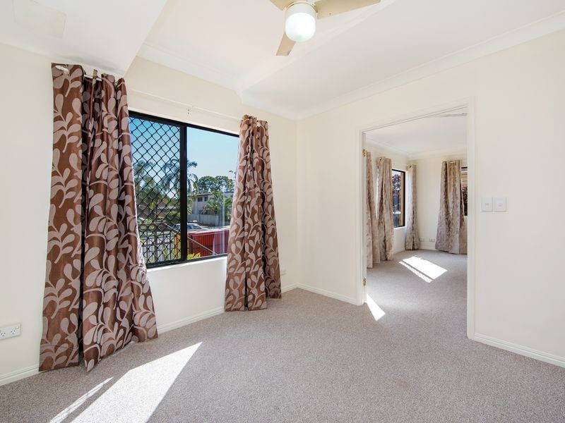 1/143 Frank Street, Labrador QLD 4215