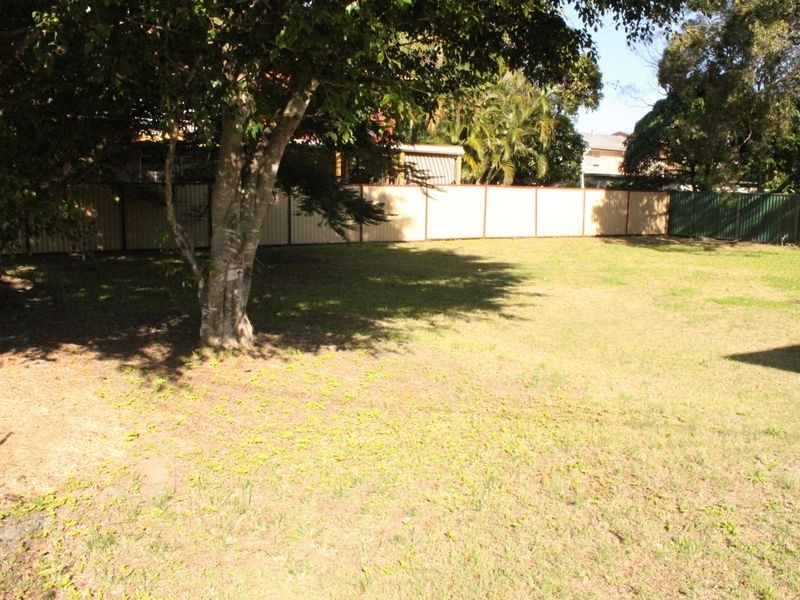 5 Sunshine Court, Labrador QLD 4215