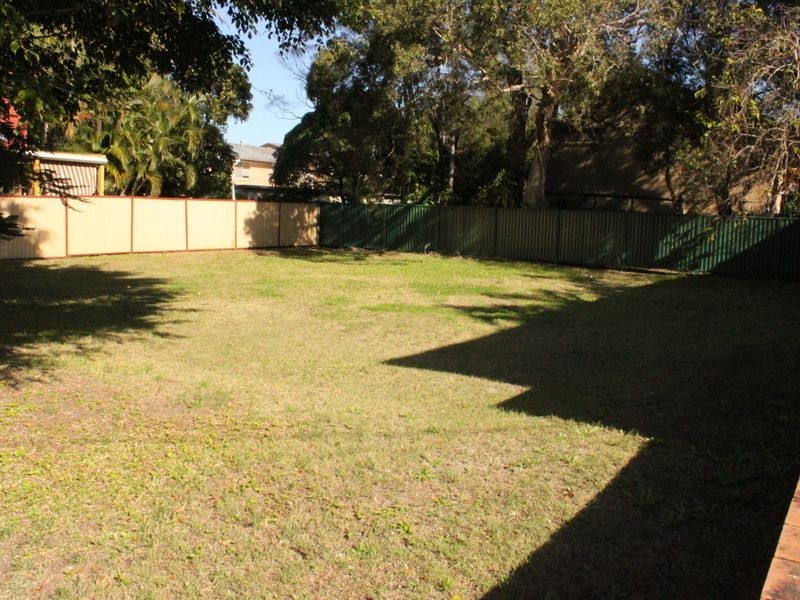 5 Sunshine Court, Labrador QLD 4215