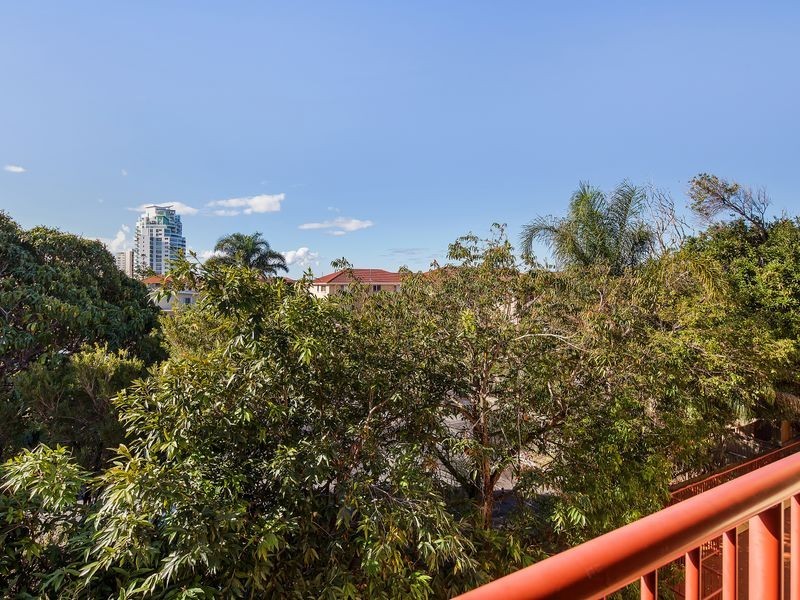 6/89 Frank Street, Labrador QLD 4215