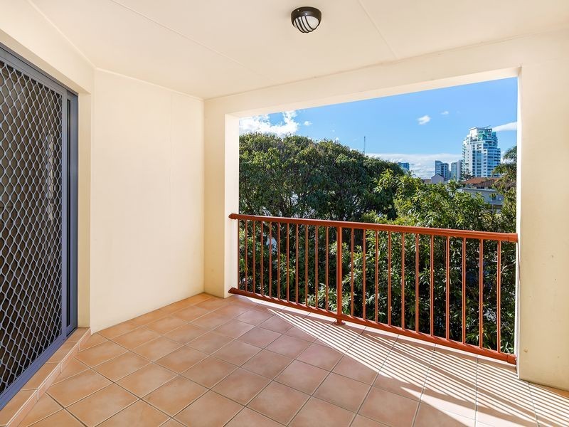 6/89 Frank Street, Labrador QLD 4215