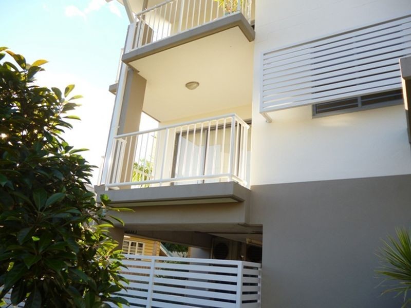 1/7 Phillip Street, Labrador QLD 4215