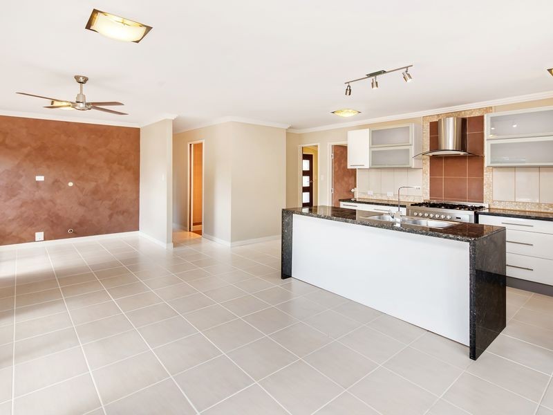 25 Heydon Avenue, Labrador QLD 4215