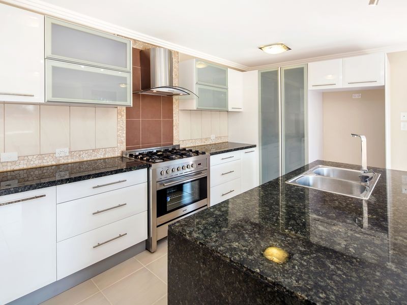 25 Heydon Avenue, Labrador QLD 4215