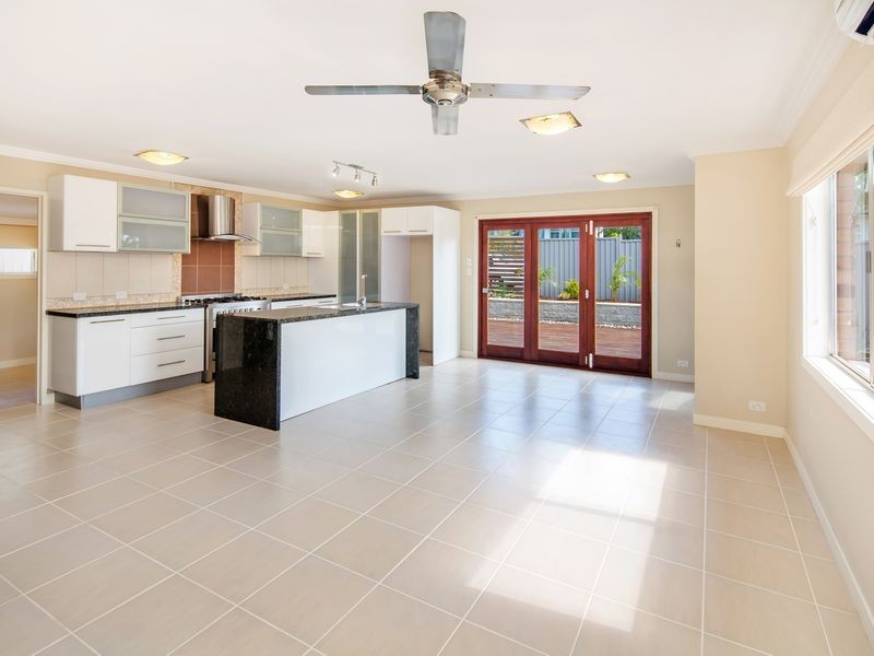 25 Heydon Avenue, Labrador QLD 4215