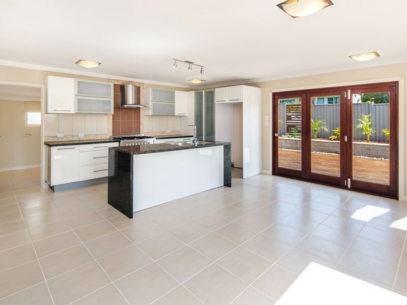 25 Heydon Avenue, Labrador QLD 4215