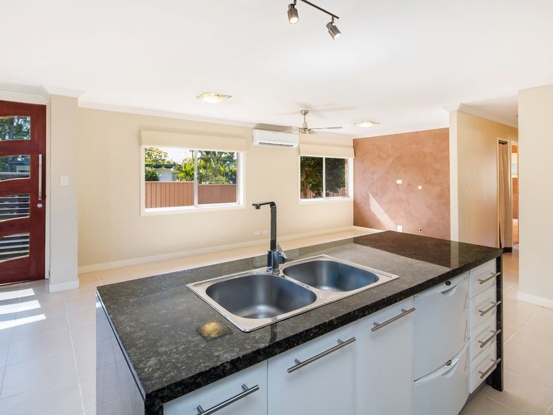 25 Heydon Avenue, Labrador QLD 4215