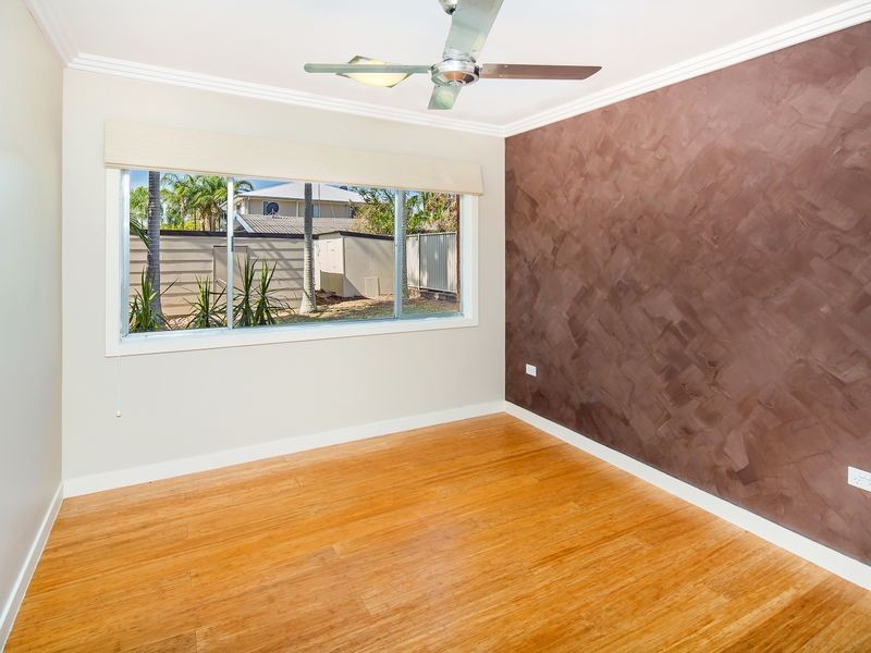 25 Heydon Avenue, Labrador QLD 4215