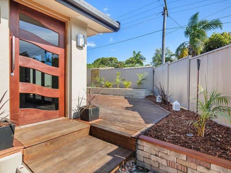 25 Heydon Avenue, Labrador QLD 4215