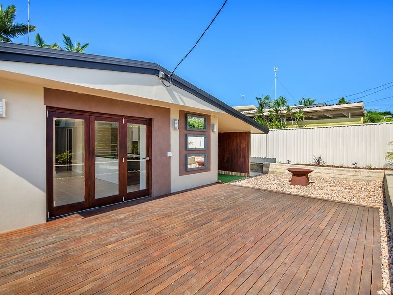 25 Heydon Avenue, Labrador QLD 4215