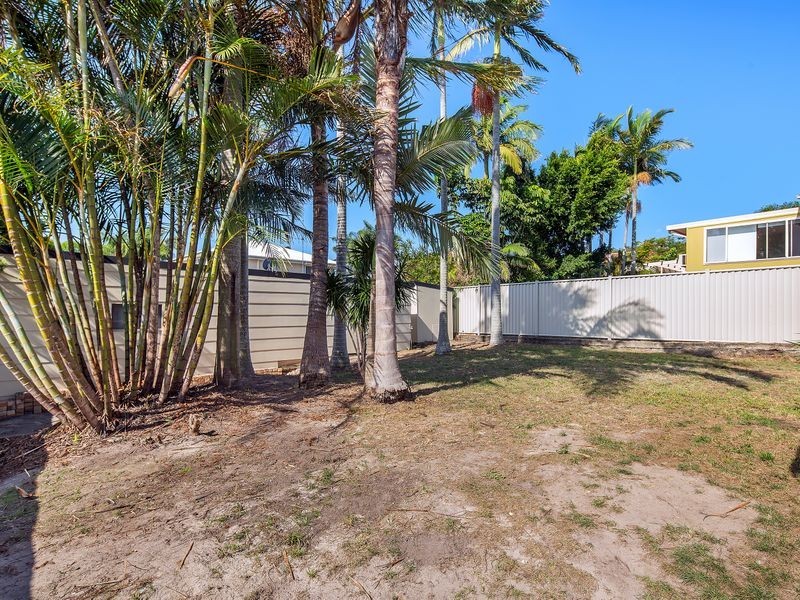 25 Heydon Avenue, Labrador QLD 4215
