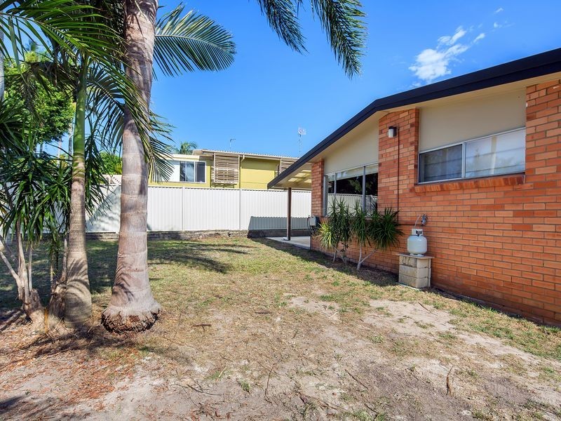 25 Heydon Avenue, Labrador QLD 4215