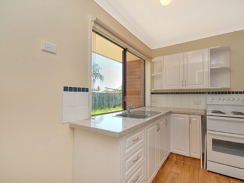 1/163 Olsen Avenue, Labrador QLD 4215