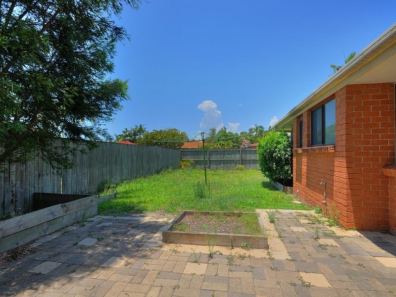 1/163 Olsen Avenue, Labrador QLD 4215