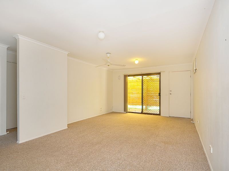 1/163 Olsen Avenue, Labrador QLD 4215