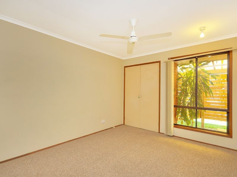 1/163 Olsen Avenue, Labrador QLD 4215