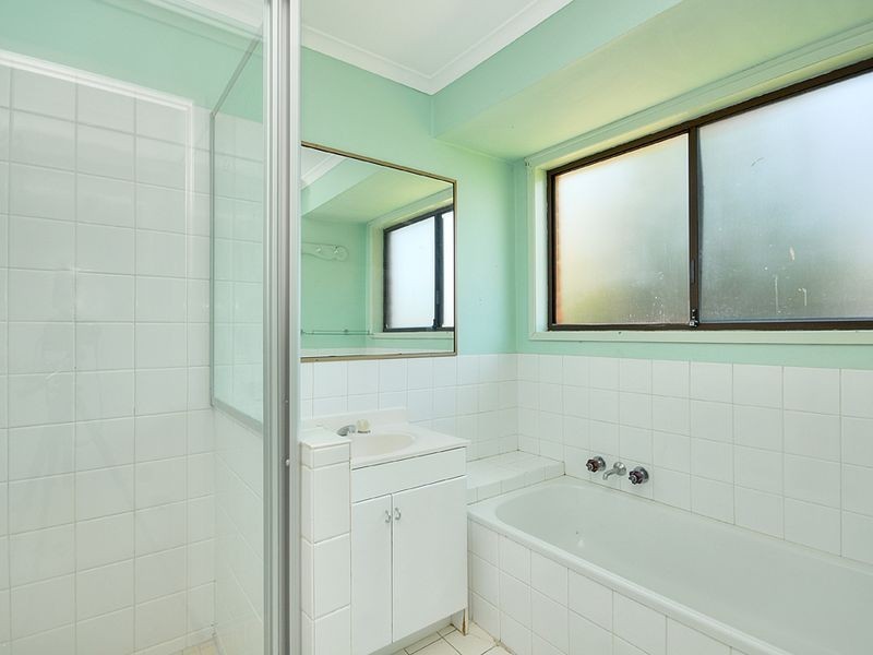 1/163 Olsen Avenue, Labrador QLD 4215