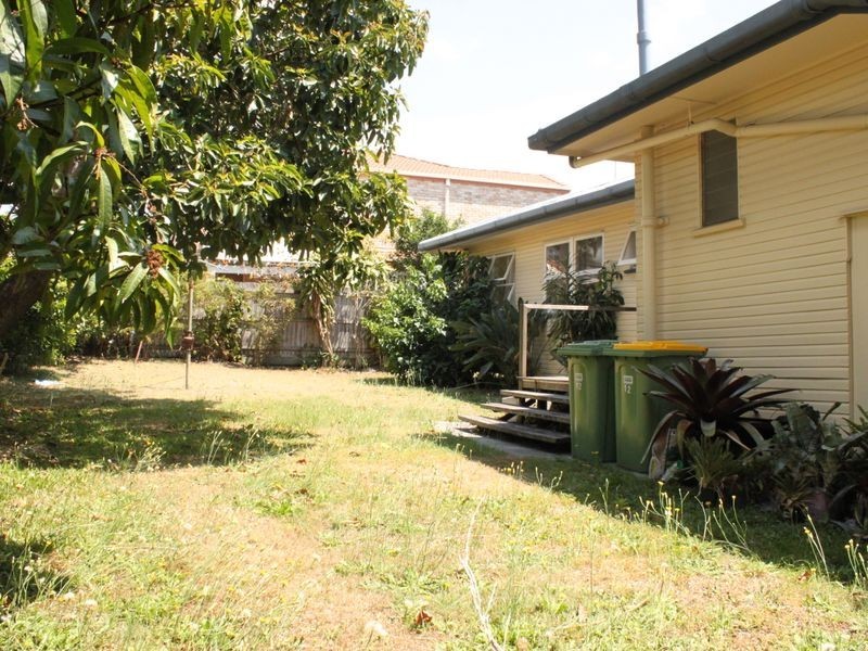12 Phillip Street, Labrador QLD 4215