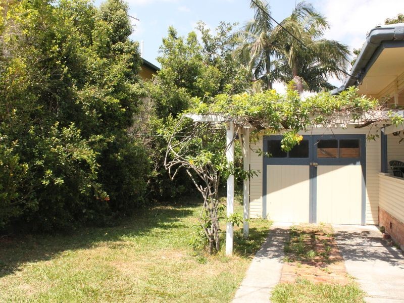 12 Phillip Street, Labrador QLD 4215