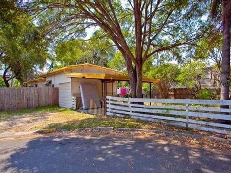 8 Sunshine Court, Labrador QLD 4215