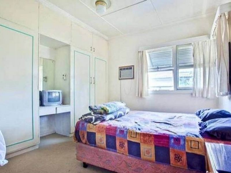 8 Sunshine Court, Labrador QLD 4215