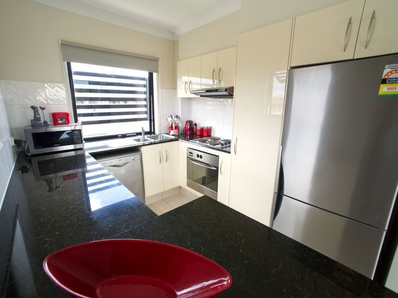 7/26 Bath Street, Labrador QLD 4215