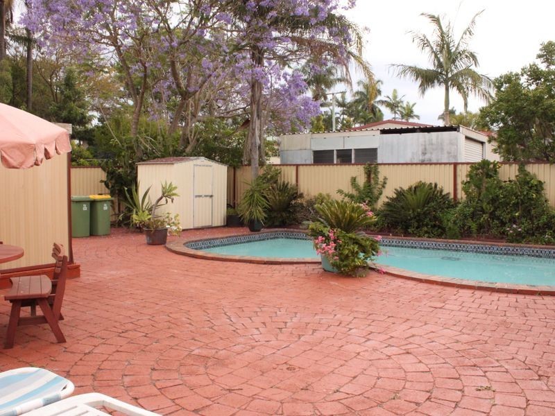 86 Central Street, Labrador QLD 4215