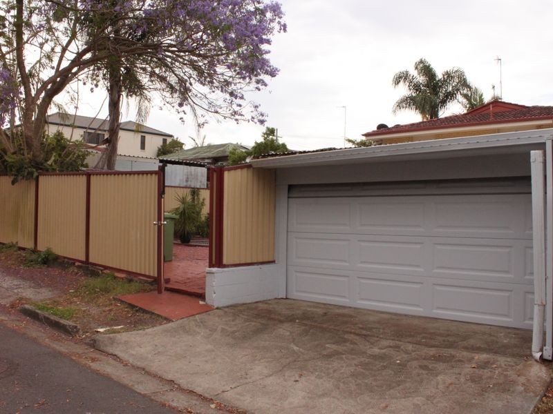 86 Central Street, Labrador QLD 4215