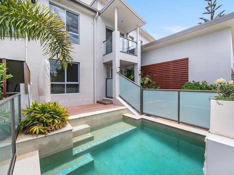 1/16 Wynflo Street, Labrador QLD 4215